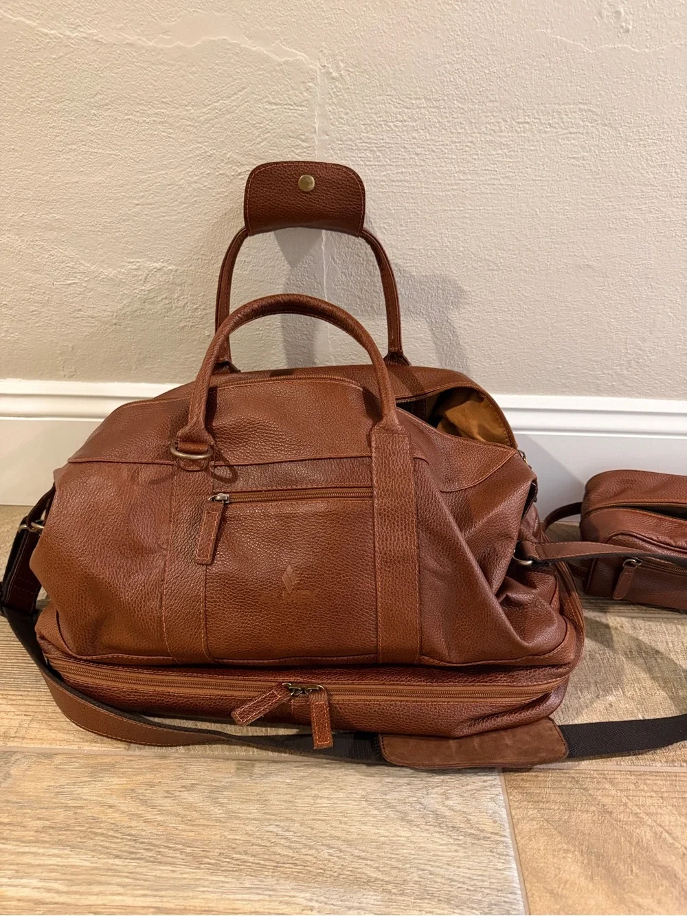 AG Leather Travel Bag Shoe Compartment 100% Pull Up Cognac Leather + Case